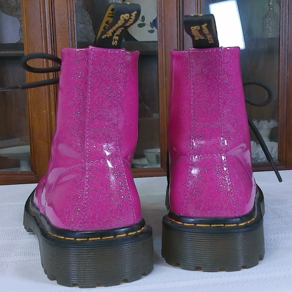 LKNW Dr. Martins Air Wair Luana Hot Pink w/Glitter Combat Boots Size 7 - Picture 3 of 9